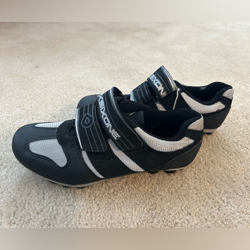 Like new conditions six six one bike shoes 8/8.5
